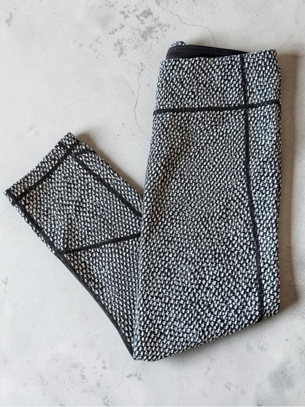 Lululemon Houndstooth Leggings | Size 8 | Cropped 23” Inseam